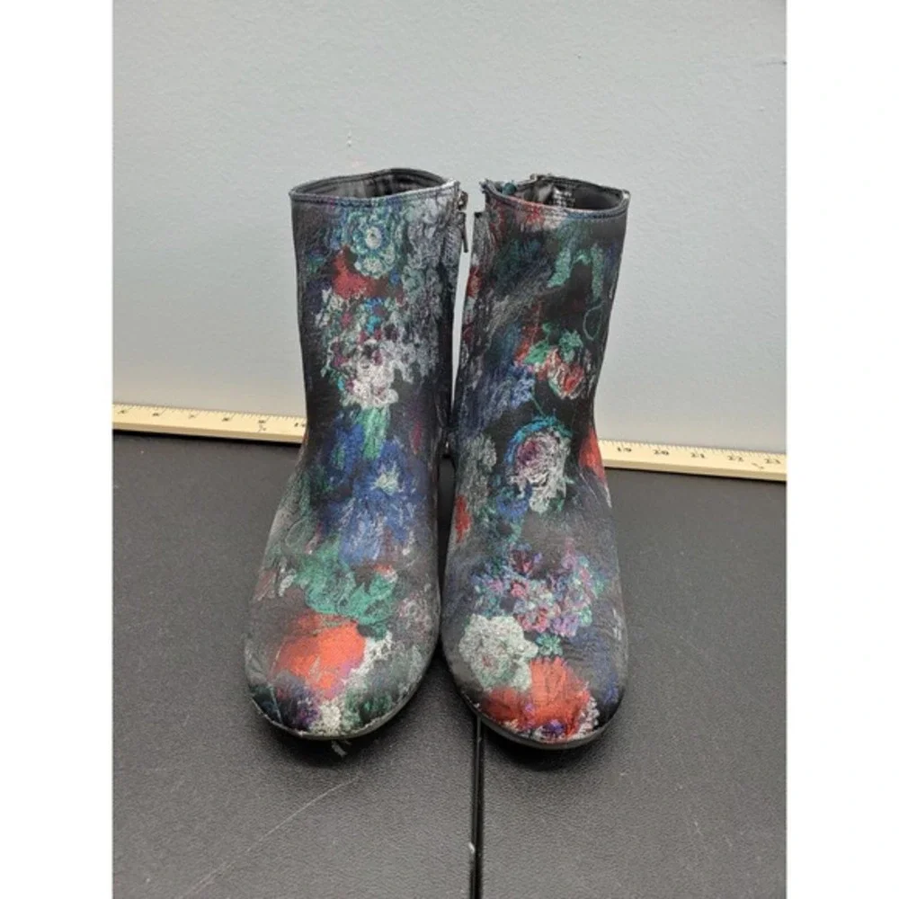 Zigi Soho Nydia Ankle Booties Boots Womens Size 9 Black Multi Floral Side Zipper